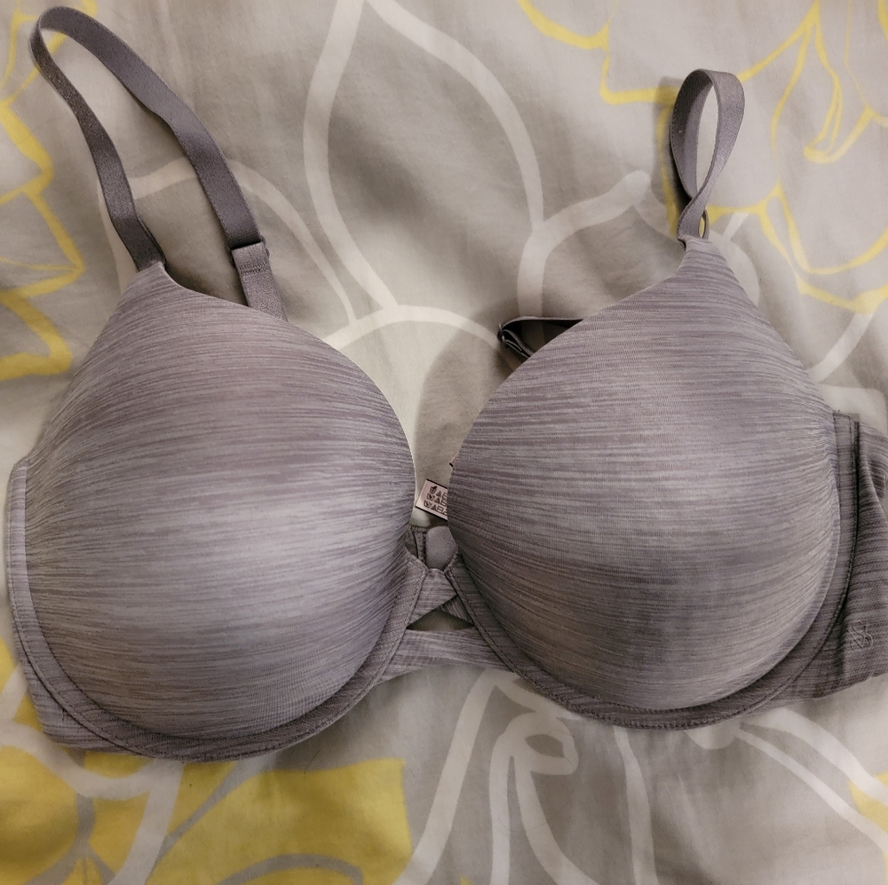 2 VS bras 38dd